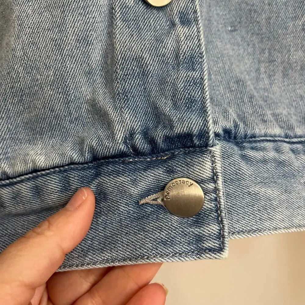 Democracy Denim Jean Jacket Medium 100% Cotton Blue Cropped Classic - Picture 3 of 8